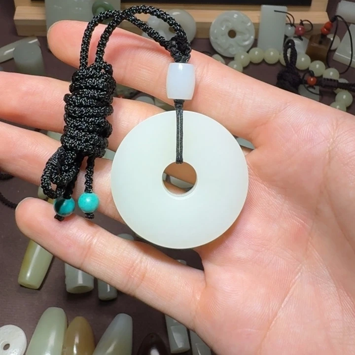 和田玉未镶嵌颈饰悟*