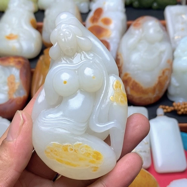 妖***空和田玉未镶嵌挂件