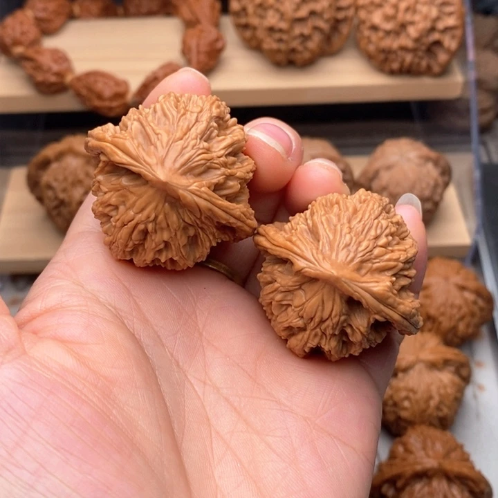 宽***宽核桃把件文玩核桃麦穗虎头