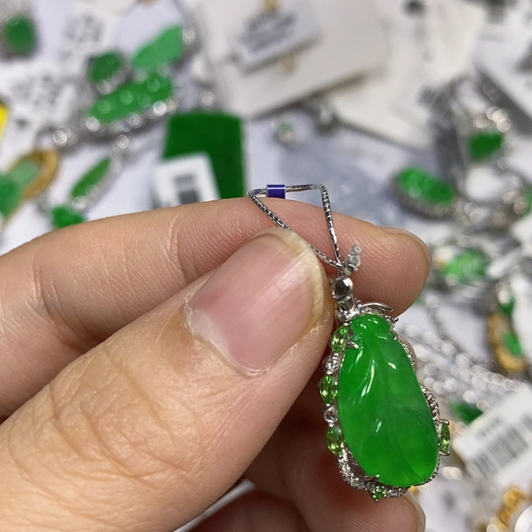 【闪购商品】18K金镶嵌戒指翡翠L***y吊坠