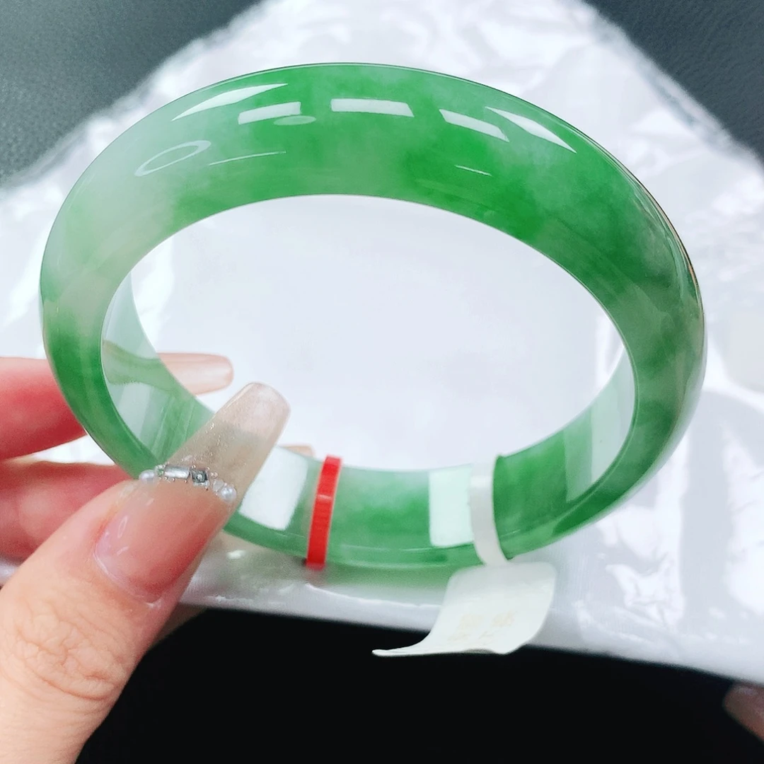 翡翠手镯未镶嵌57圈