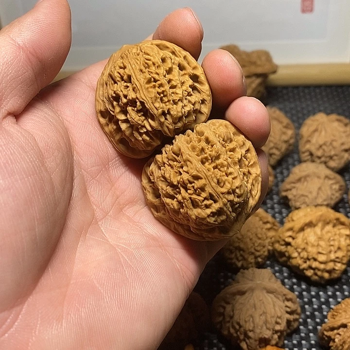 40尺南疆石文玩把件145