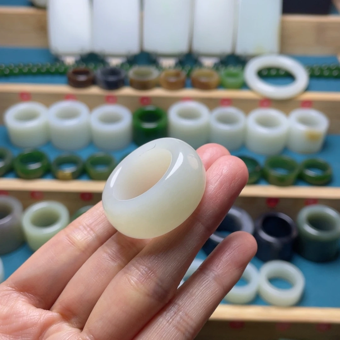 ～***9和田玉未镶嵌戒指