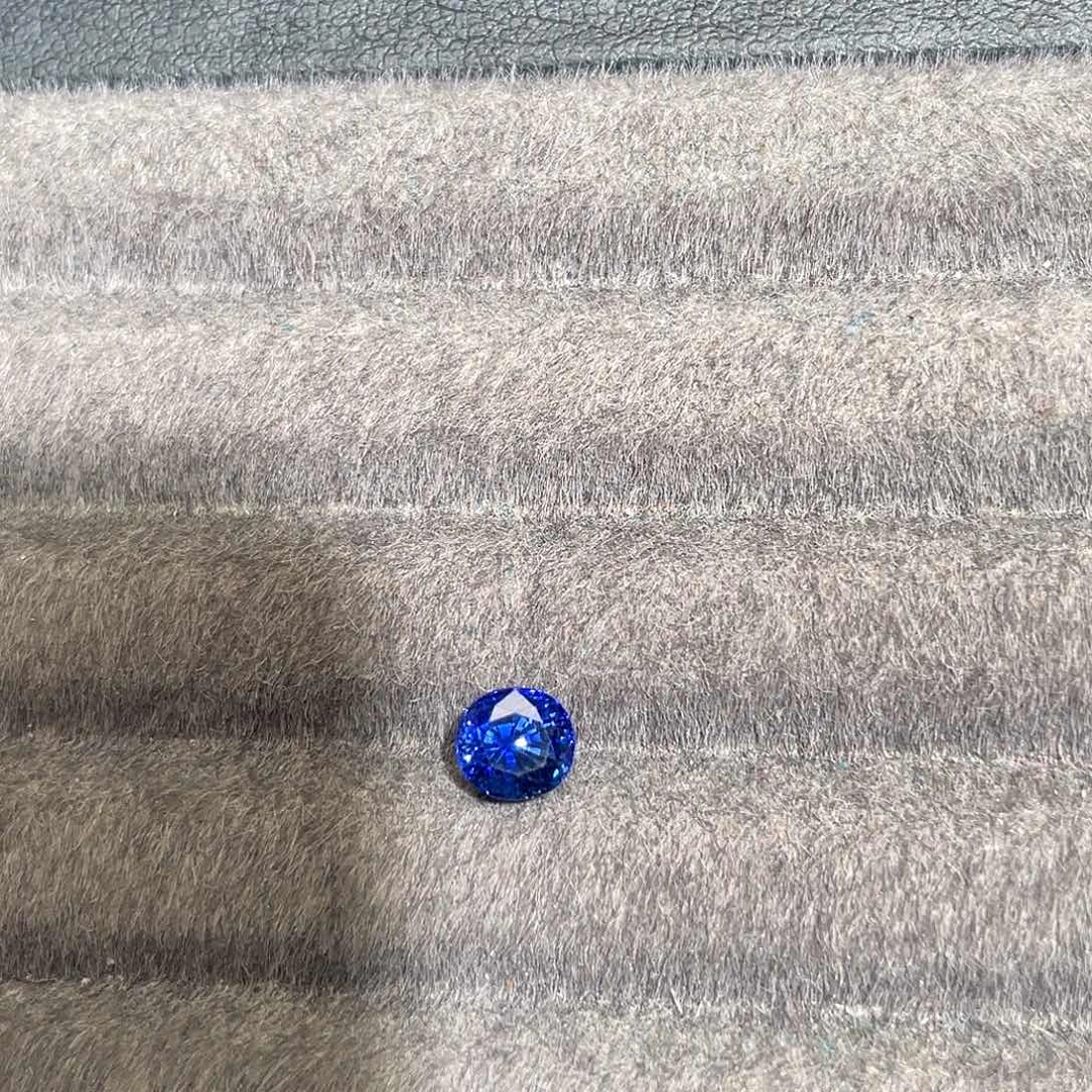 蓝宝石裸石1.1ct皇家蓝吉尔德
