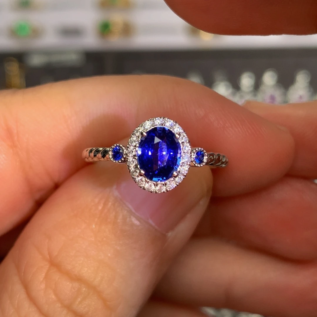 蓝宝石戒指18K金镶嵌