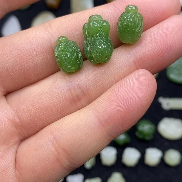 和田玉颈饰未镶嵌v****n拍一发一随机发