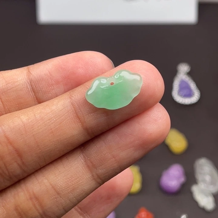 翡翠未镶嵌颈饰吊坠