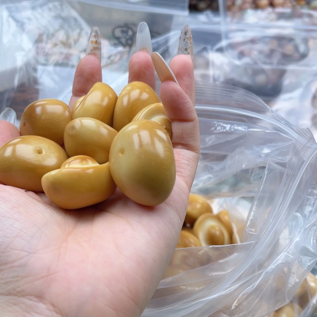 白玉菩提吊坠q30mm/1颗象牙果小元小宝