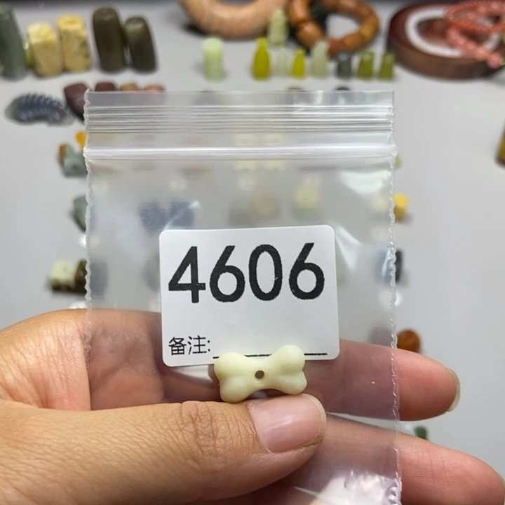 之***g未镶嵌蛇纹石玉颈饰