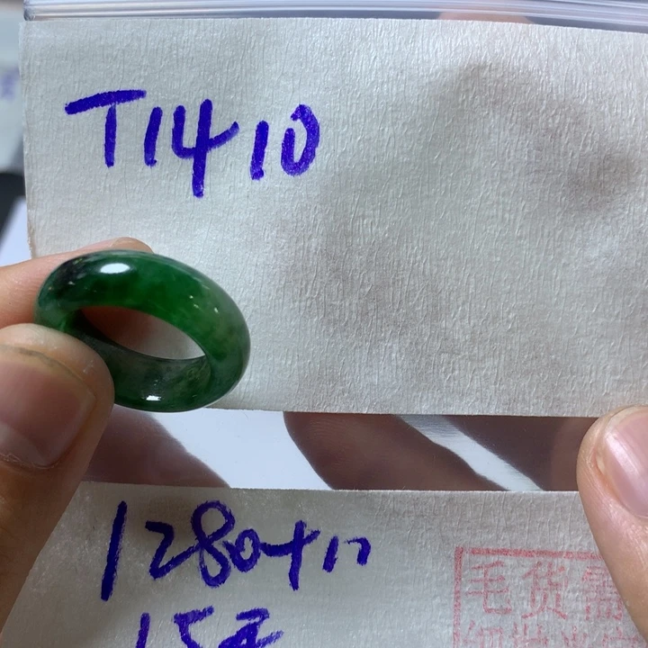 倪***舍定制翡翠未镶嵌戒圈