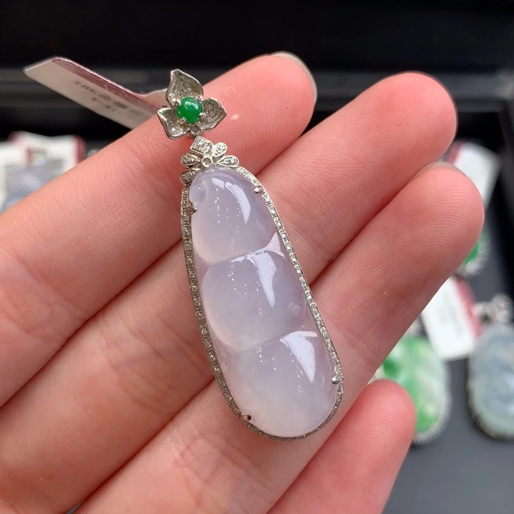 翡翠18K金镶嵌颈饰翡翠