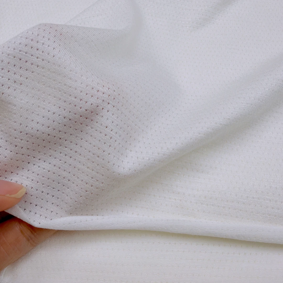 564米白色人棉桑蚕丝透气孔内裤抵挡面料一米【宽1.80】