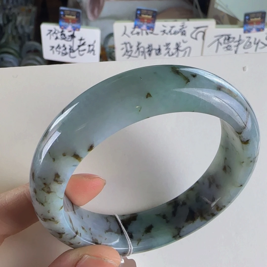 翡翠手镯未镶嵌?老坑