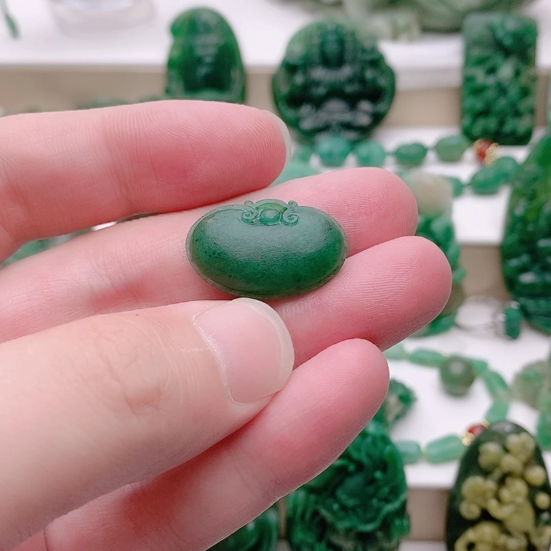 独山玉未镶嵌吊坠