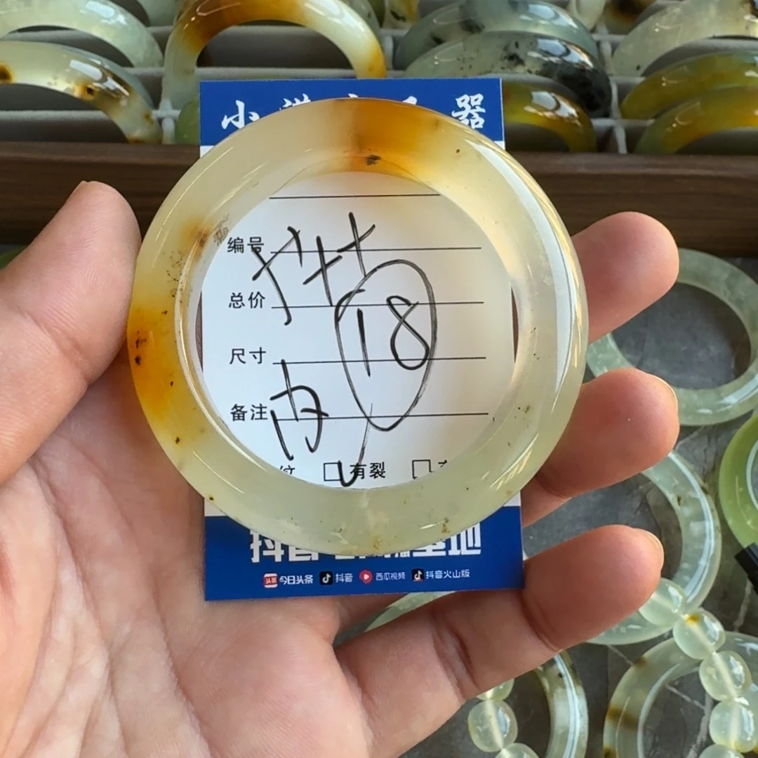 ****士未镶嵌蛇纹石玉手镯