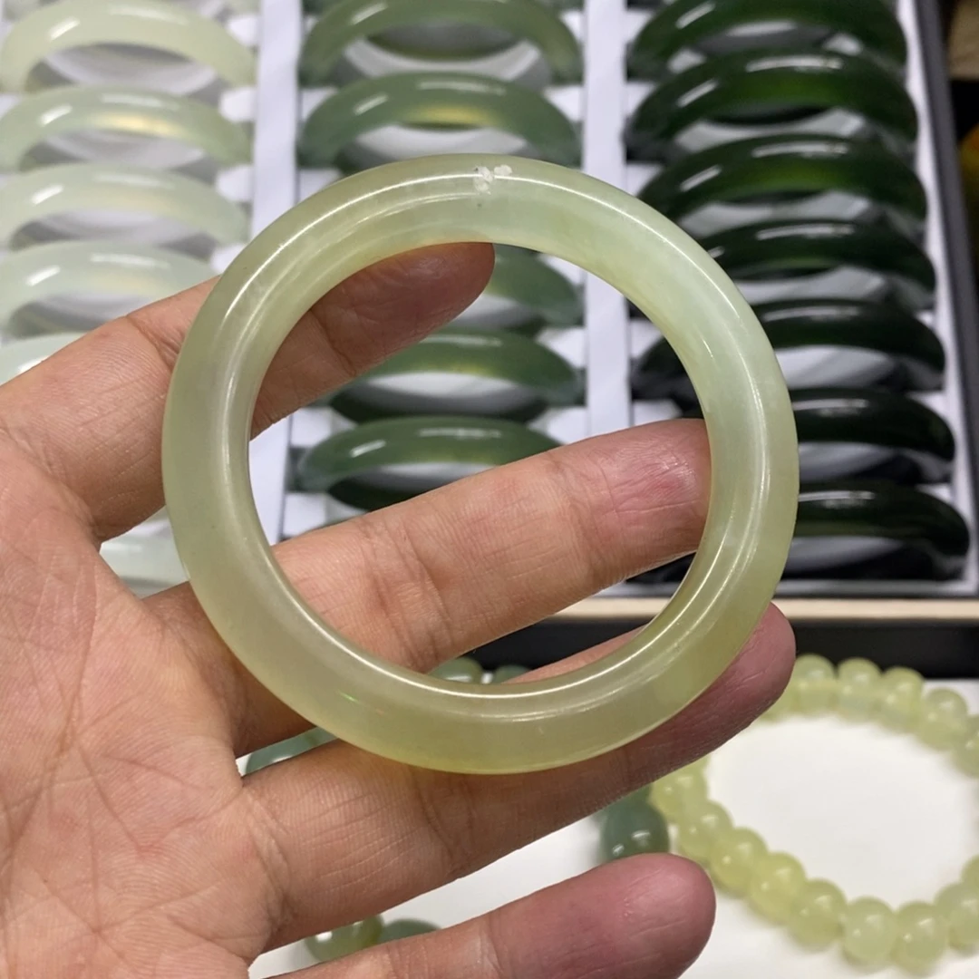 蛇纹石玉未镶嵌手镯微瑕54