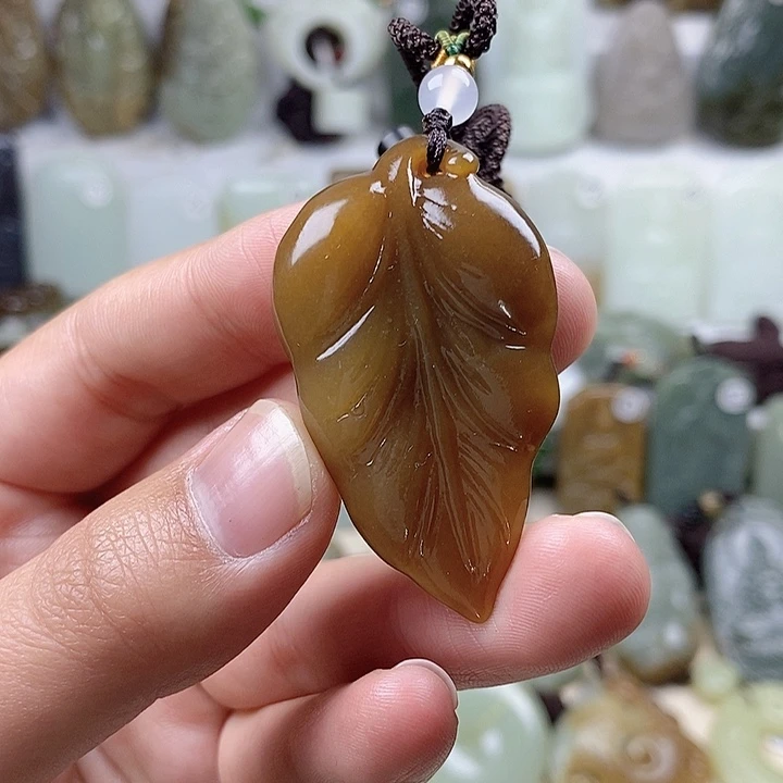 和田玉（糖玉）未镶嵌颈饰