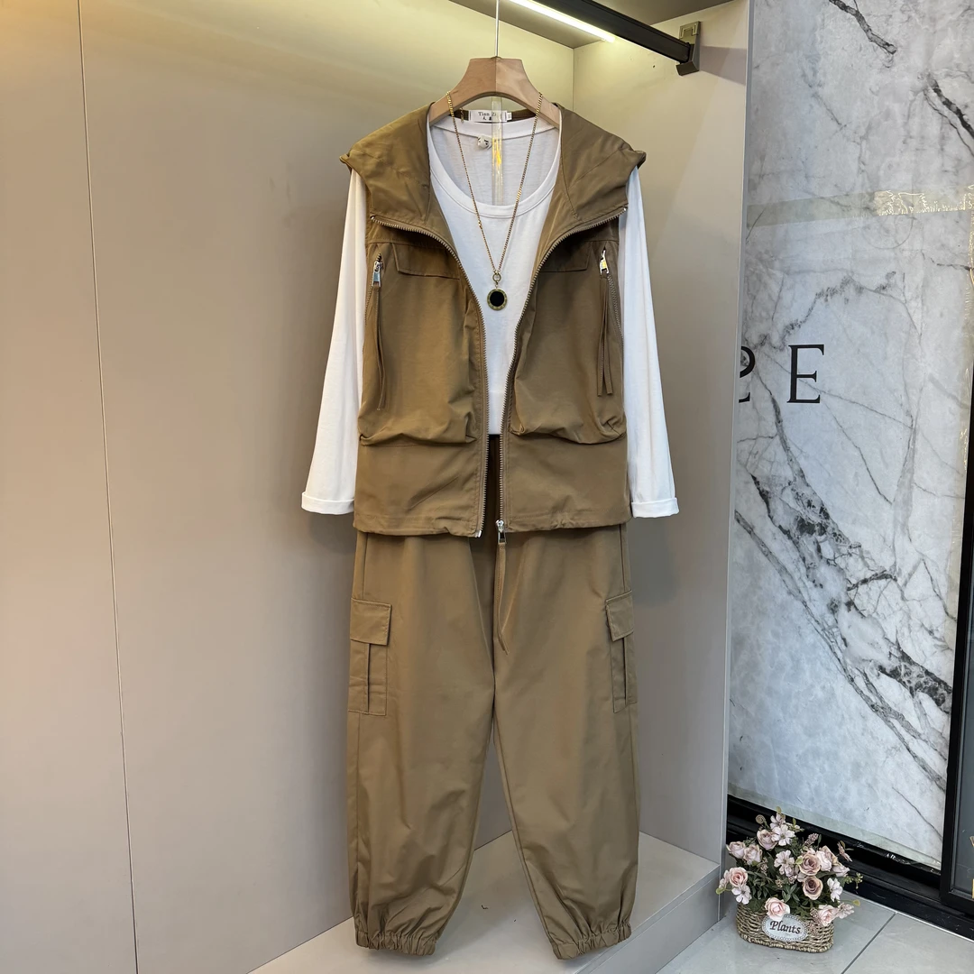 2025秋装大码女装胖MM显瘦减龄工装风马甲+内搭+裤子三件套6208