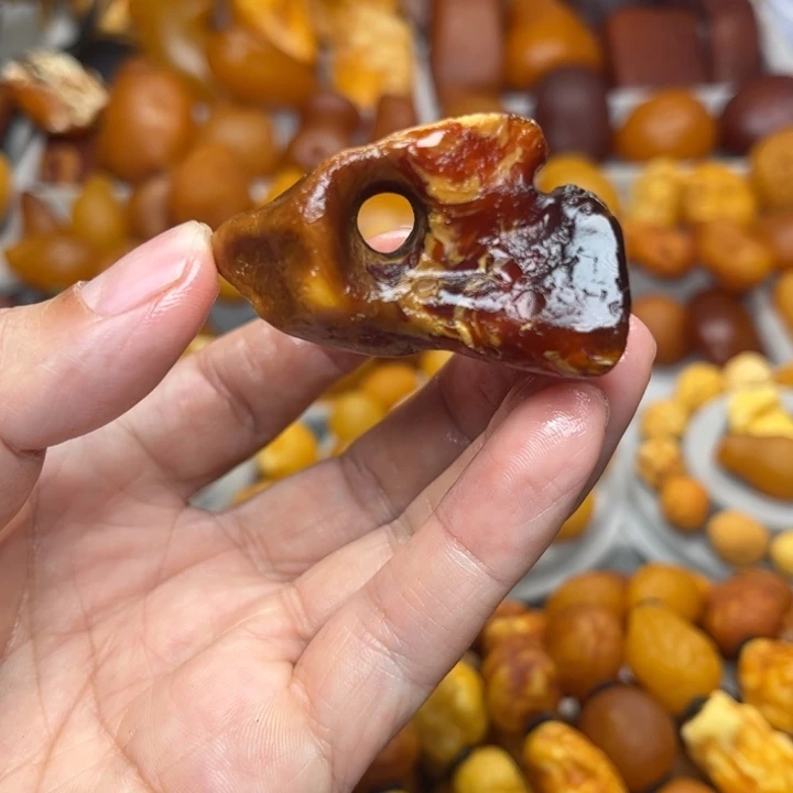 琥珀未镶嵌裸石天然蜜蜡吊坠