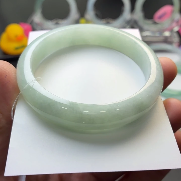 翡翠手镯未镶嵌翡翠手镯