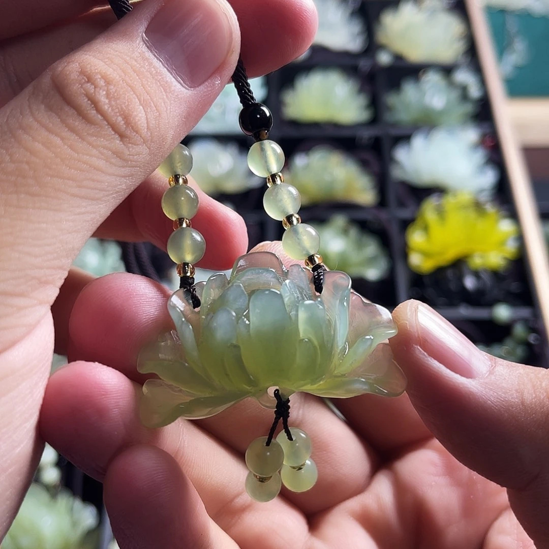 蛇纹石玉未镶嵌颈饰