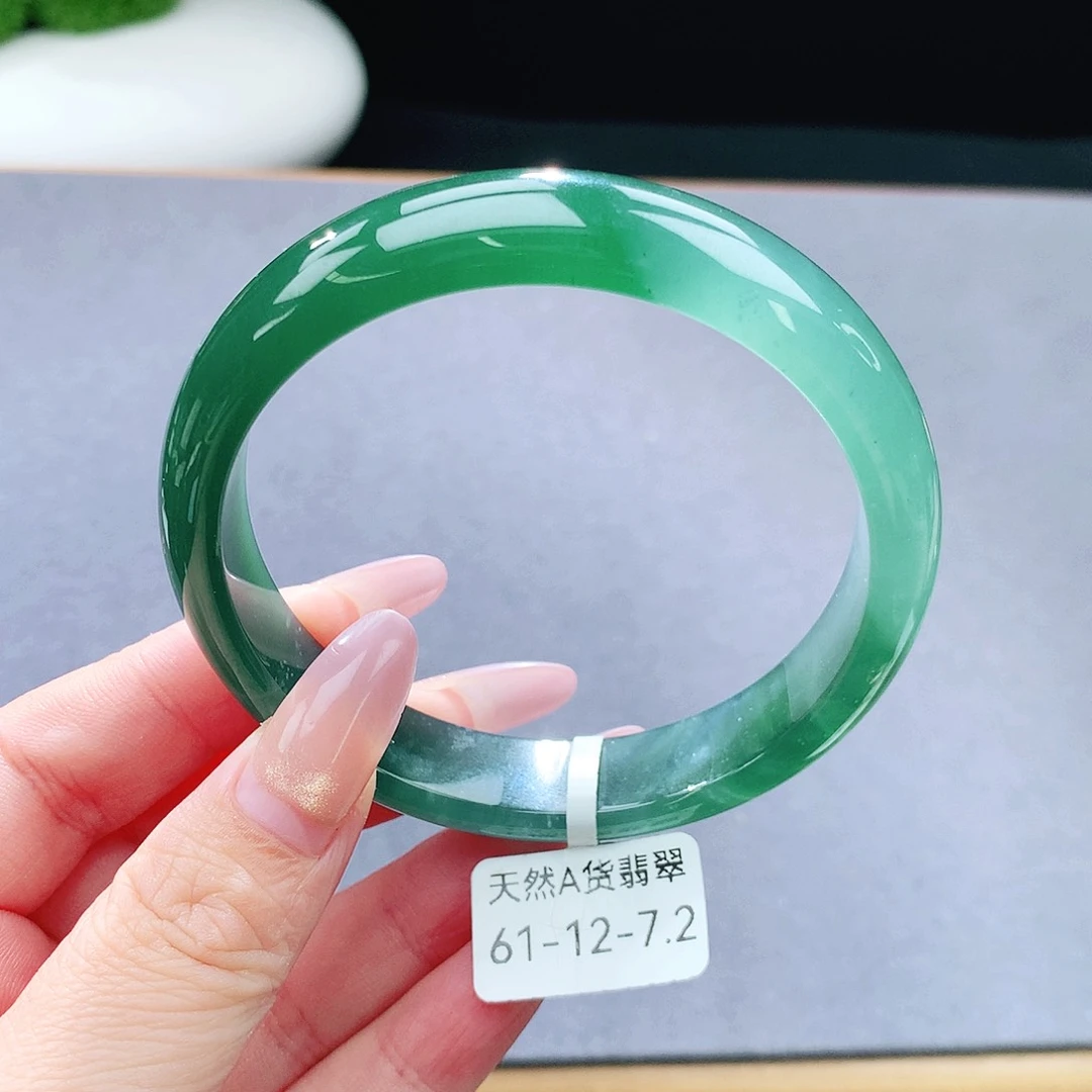 未镶嵌手镯（圆镯）翡翠