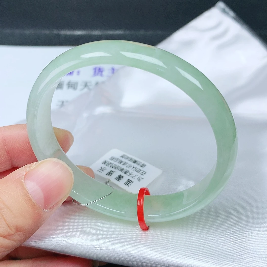 翡翠手镯未镶嵌53贵
