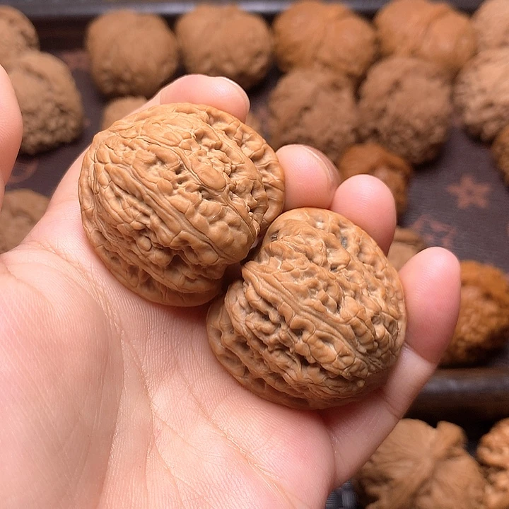 用***8文玩核桃吊坠承德密纹36尺