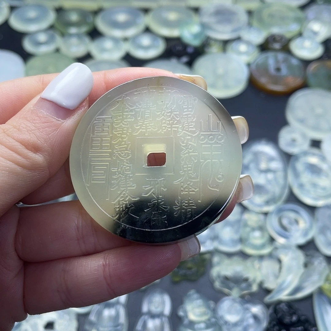 岫玉未镶嵌颈饰山鬼