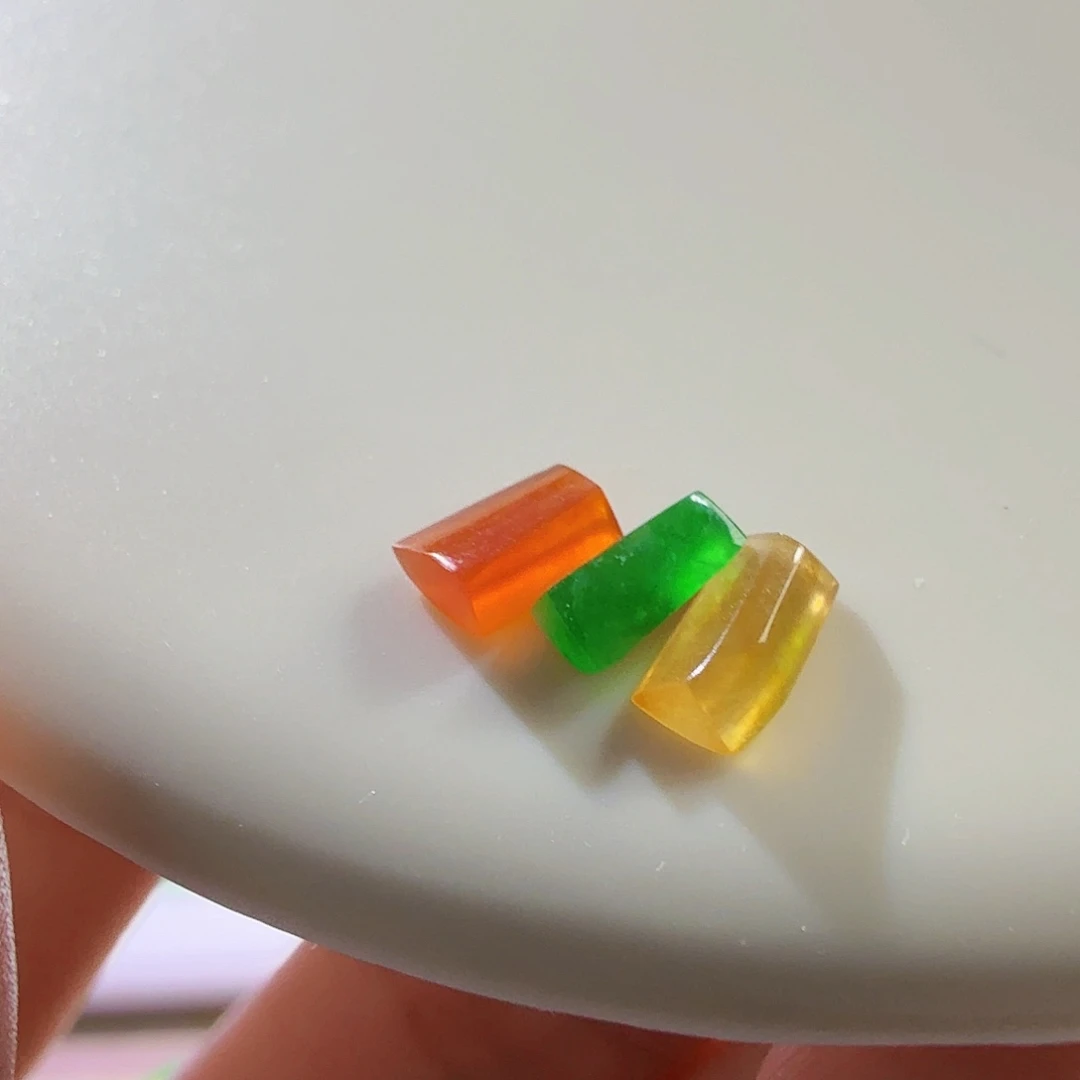 翡翠未镶嵌颈饰裸石