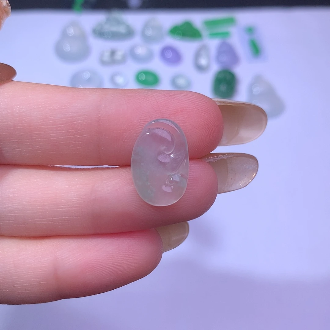 翡翠挂件未镶嵌如意