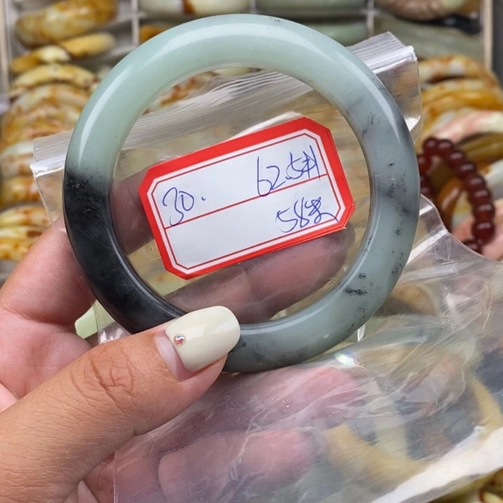 蛇纹石玉未镶嵌颈饰@****u