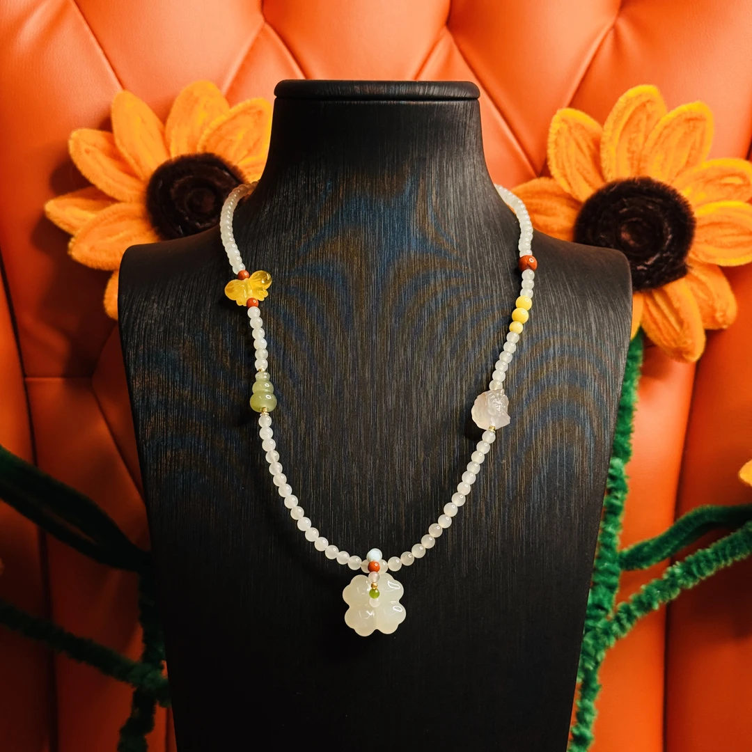 壹屿珠宝 1242 和田玉典藏四叶草颈饰