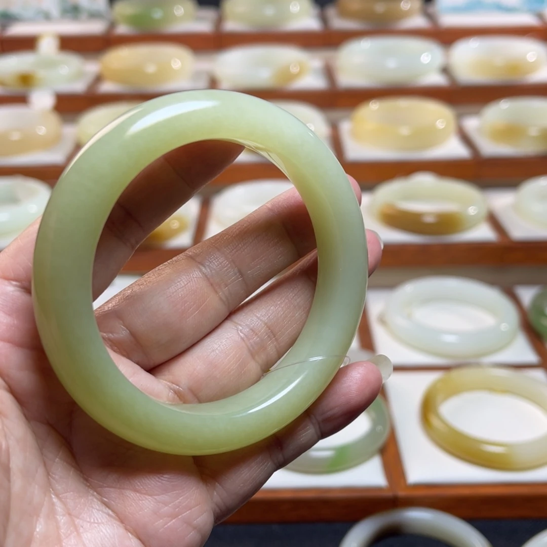 【闪购商品】未镶嵌手镯和田玉