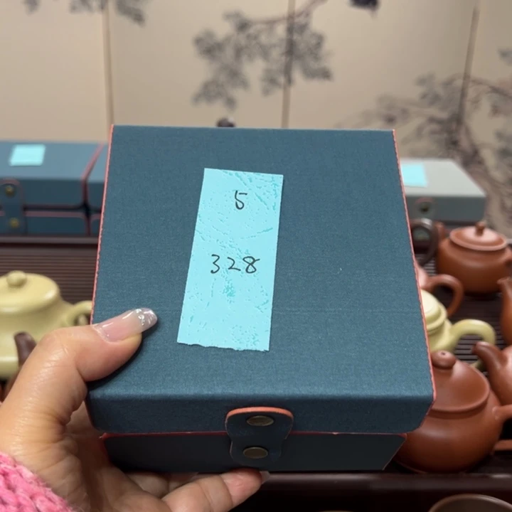 紫砂茶壶从**待宜兴紫砂文化艺术