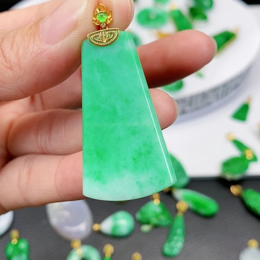 翡翠吊坠(不含链)18K金镶嵌