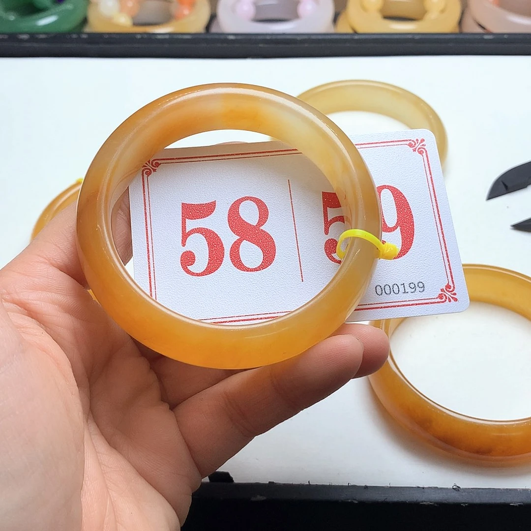 未镶嵌石英质玉（黄龙玉）手镯匆*.