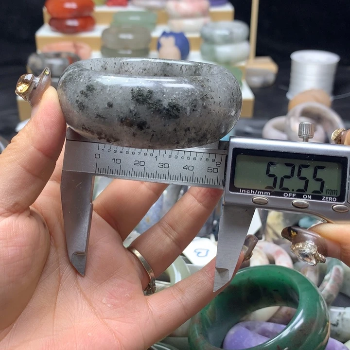 未镶嵌手镯石英质玉