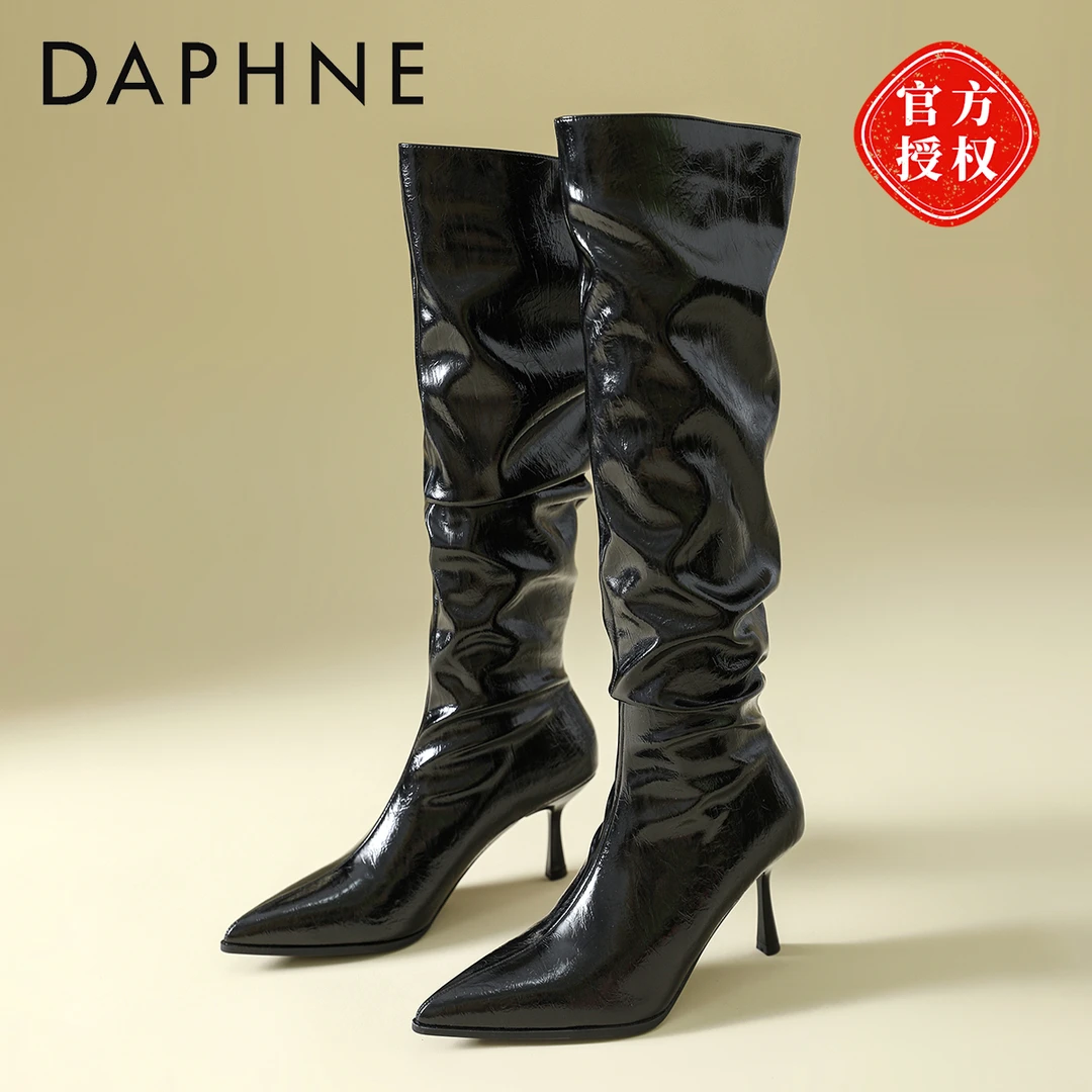 达芙妮漆皮褶皱堆堆靴女2025秋季新款长筒尖头骑士靴百搭高跟长靴