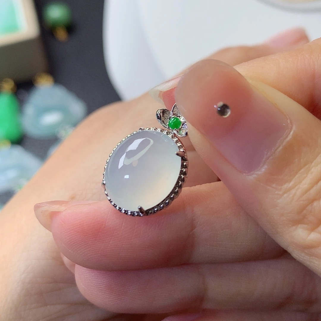 【闪购商品】吊坠(赠链)18K金镶嵌翡翠