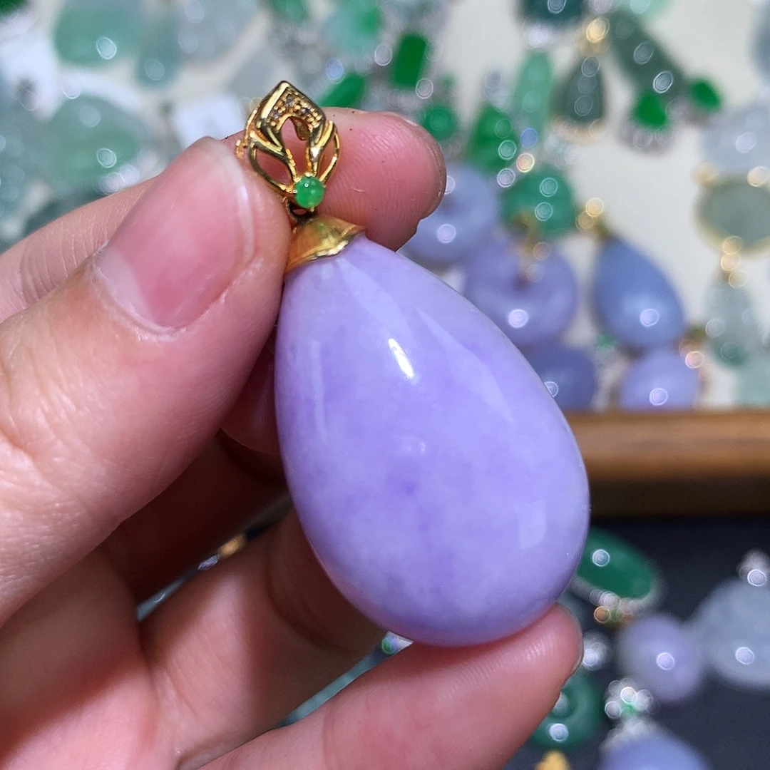 翡翠18K金镶嵌颈饰水滴