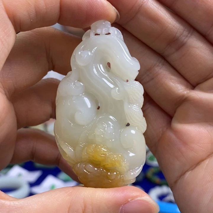 酒***哥和田玉未镶嵌颈饰