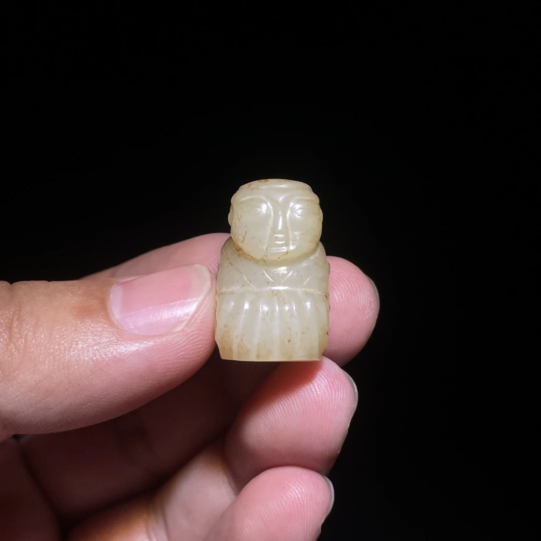 和田玉精美玉跪人佩饰