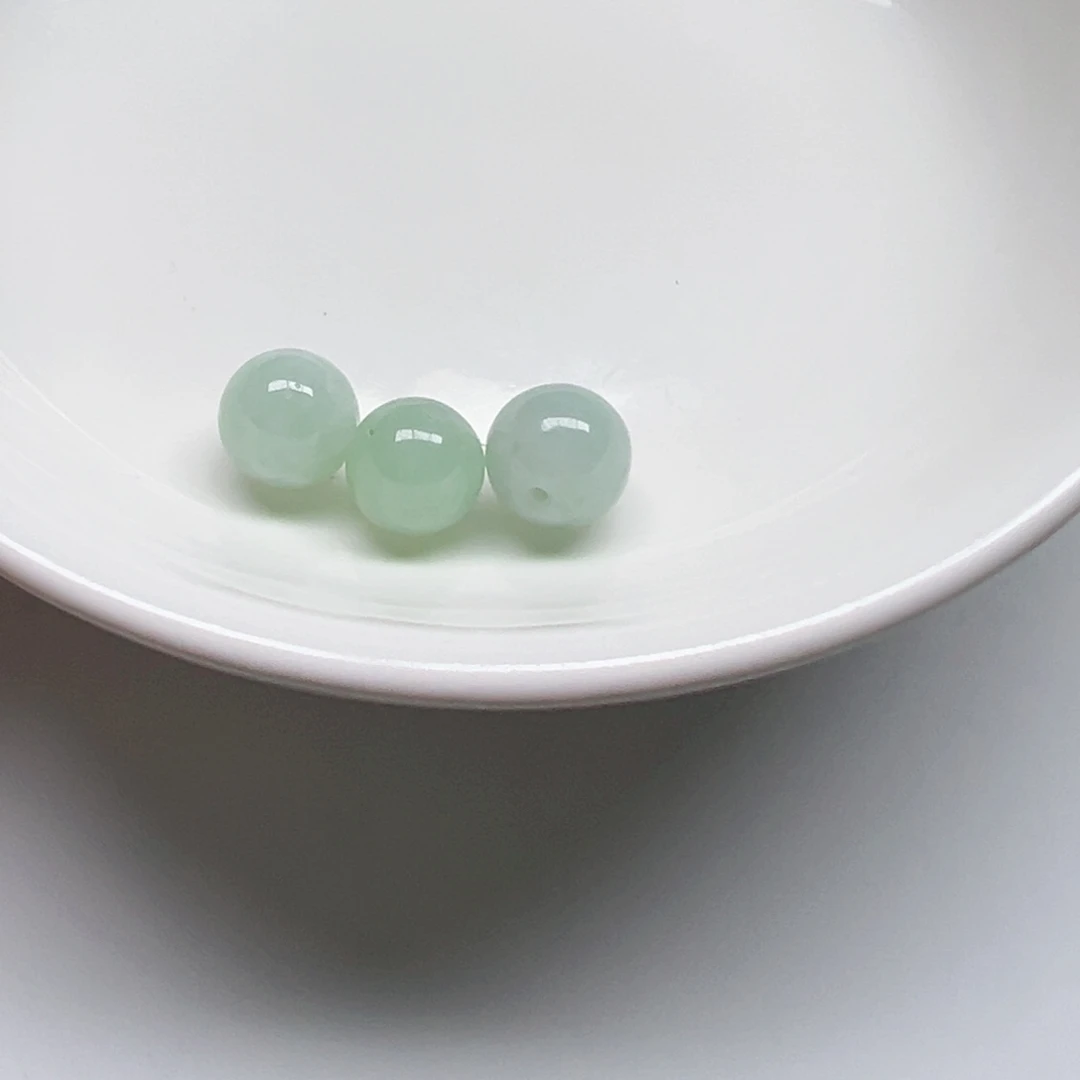 翡翠散珠玛****哦纯天然缅甸A货翡翠卡9.5，3颗