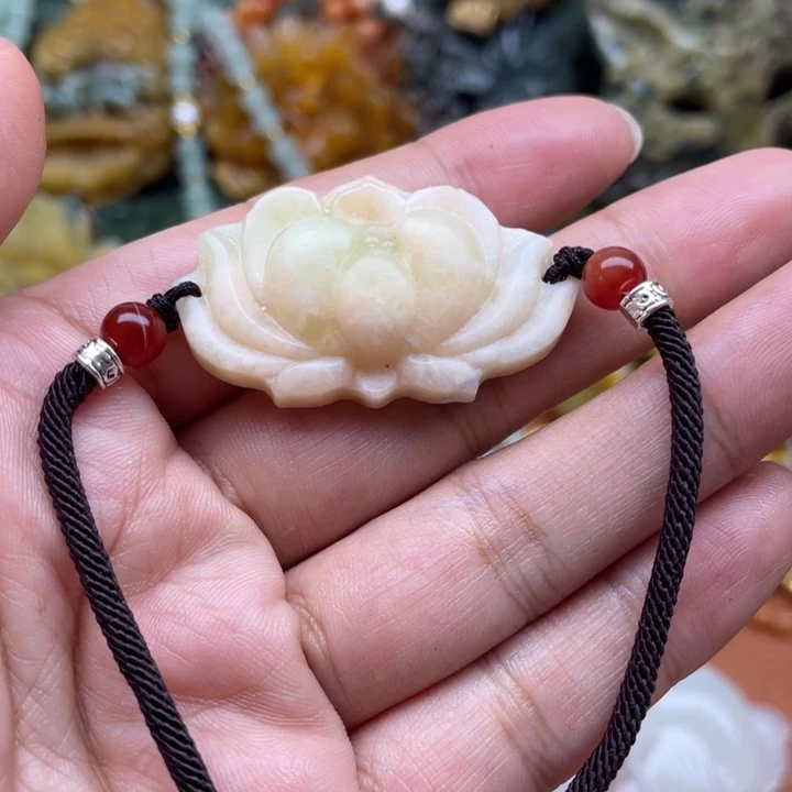 蛇纹石玉未镶嵌吊坠