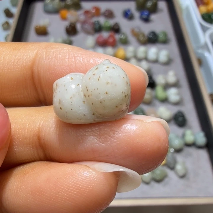 和田玉未镶嵌珠宝奇石