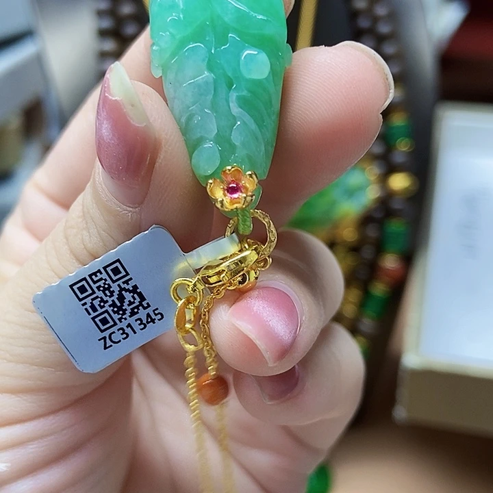 翡翠未镶嵌颈饰吊坠