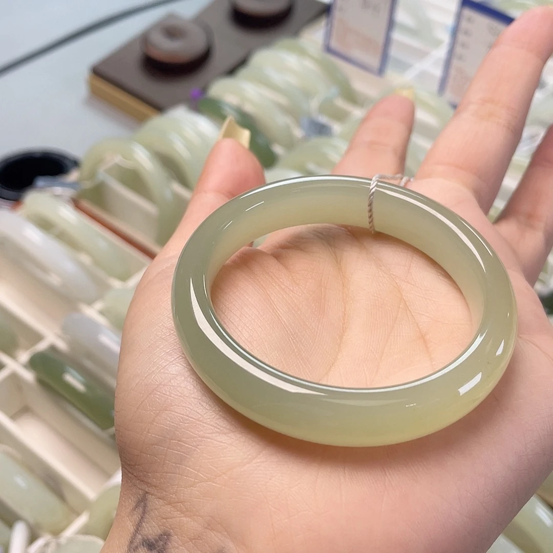 和田玉未镶嵌手镯冰猫晴水款