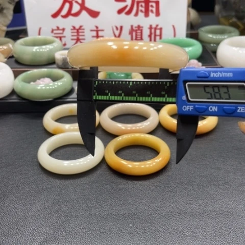 未镶嵌手镯石英质玉