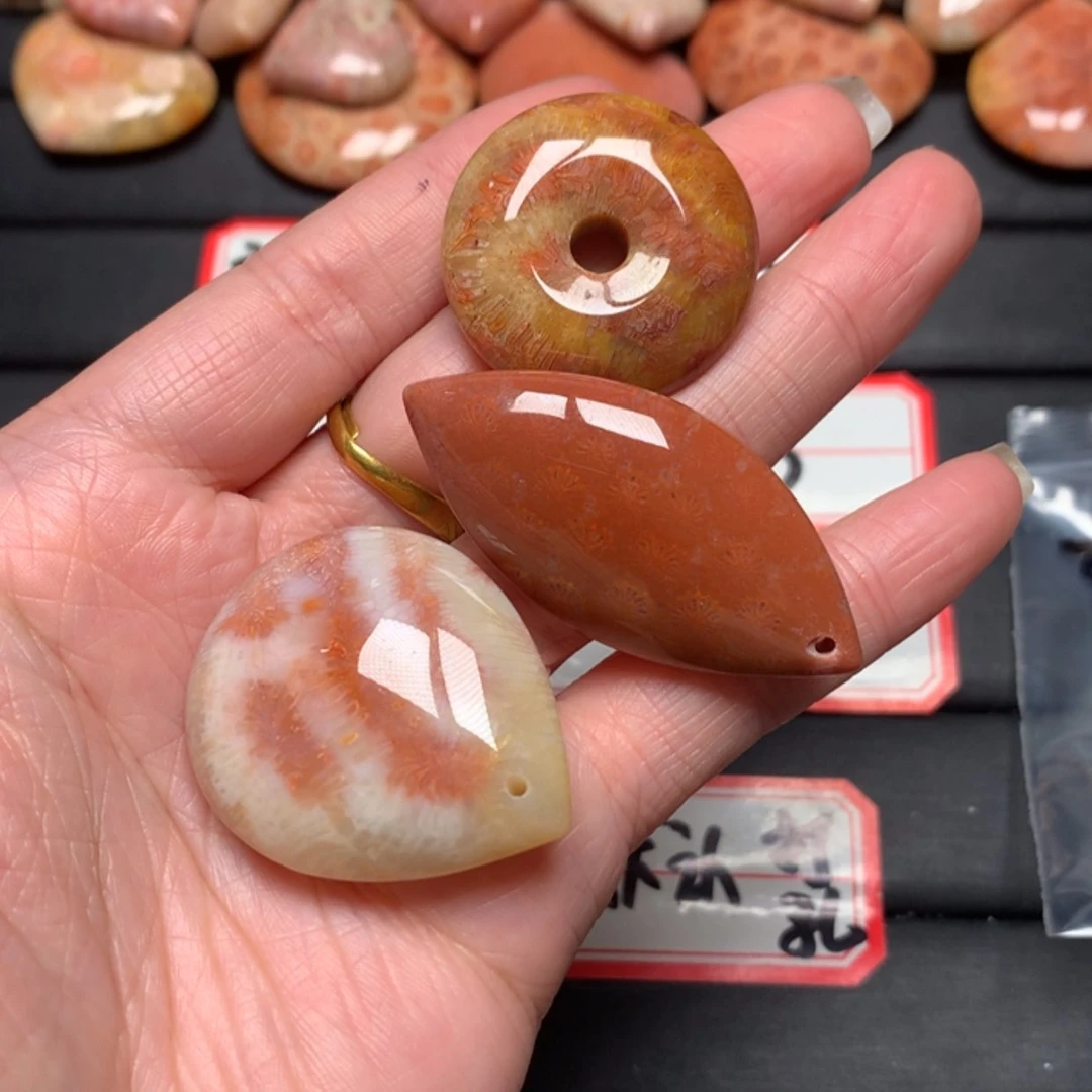 【闪购商品】硅化玉颈饰未镶嵌婵*